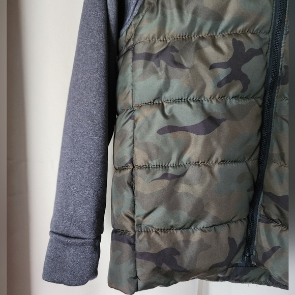Camouflage Puffer Vest with Gray Sleeves - Picture 2 of 8